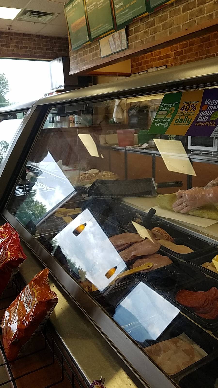 Subway | restaurant | 2720 B Newport Hwy, Sevierville, TN 37876, USA | 8654530444 OR +1 865-453-0444