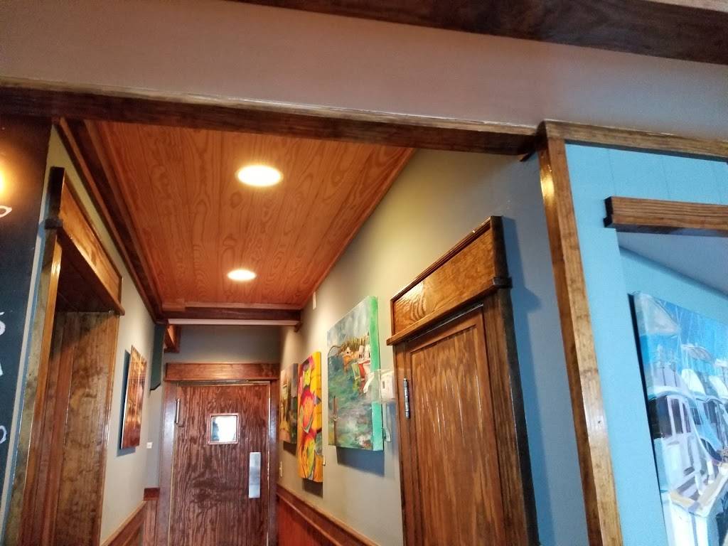 Blue Water Grille | restaurant | 126 E State Ave, High Point, NC 27262, USA | 3368861010 OR +1 336-886-1010