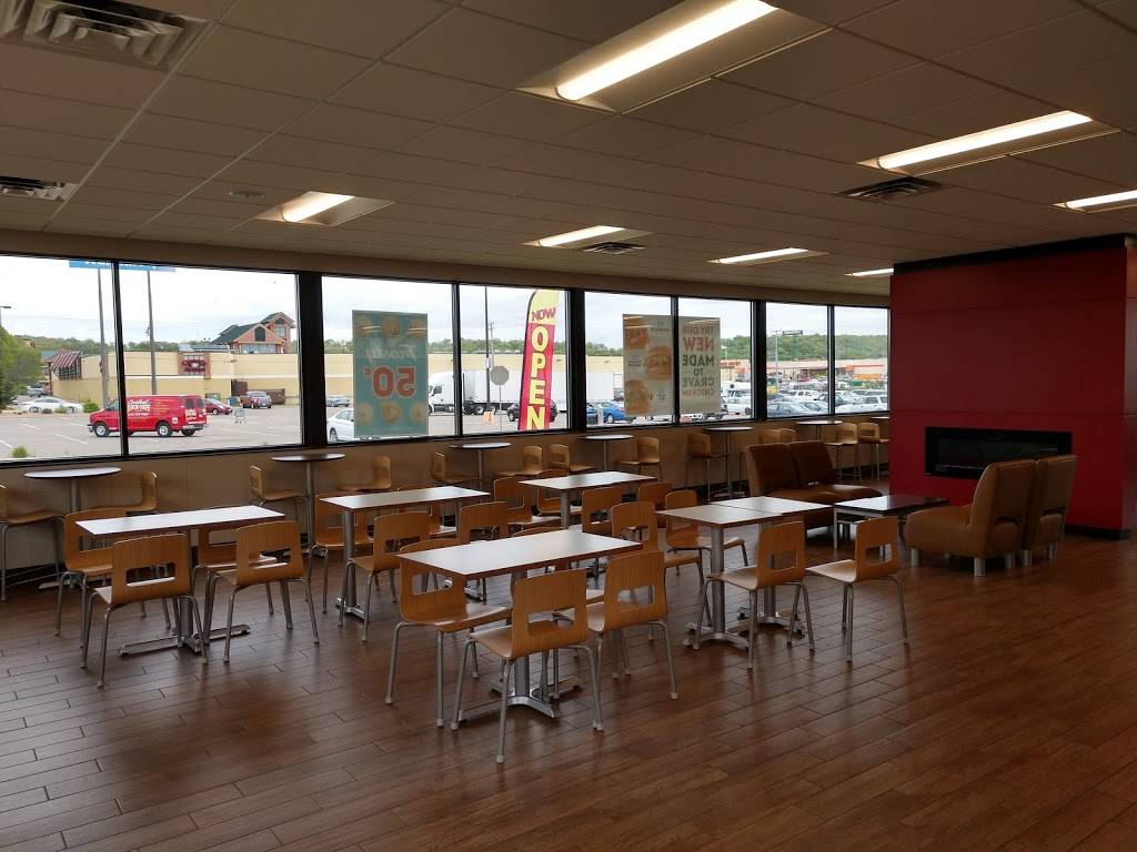 Wendys | restaurant | 2218 Crest View Dr, Hudson, WI 54016, USA | 7152204765 OR +1 715-220-4765