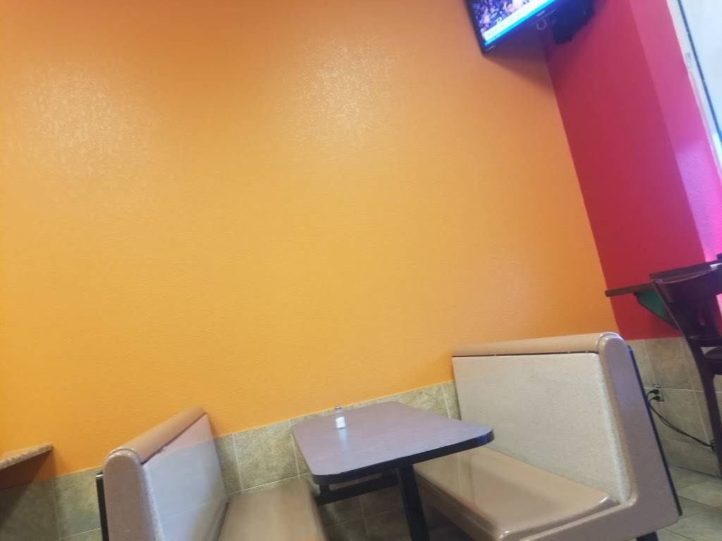 Las Quesabrosaz | restaurant | 909 S WW White Rd, San Antonio, TX 78220, USA | 2104449800 OR +1 210-444-9800