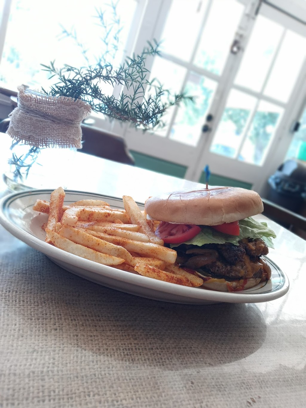 Parrains Cafe | restaurant | 104 N Main St, Washington, LA 70589, USA | 3378269910 OR +1 337-826-9910