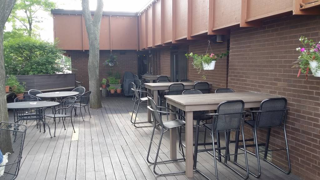 Simpsons Restaurant | restaurant | 222 S Main St, Waupaca, WI 54981, USA | 7152582330 OR +1 715-258-2330