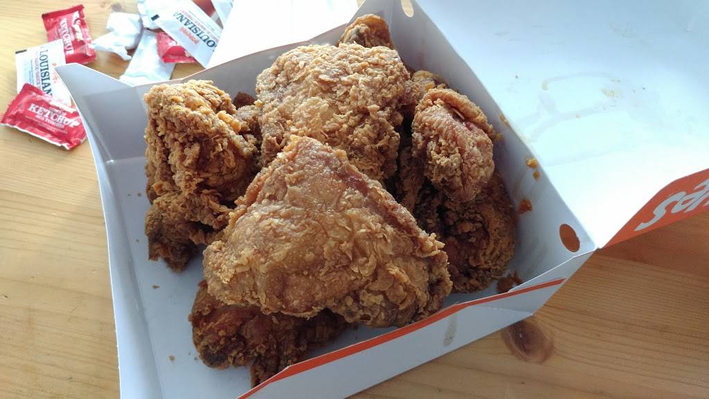 Popeyes | restaurant | 237 Sheppard Ave E, North York, ON M2N 3A8, Canada | 4162238886 OR +1 416-223-8886