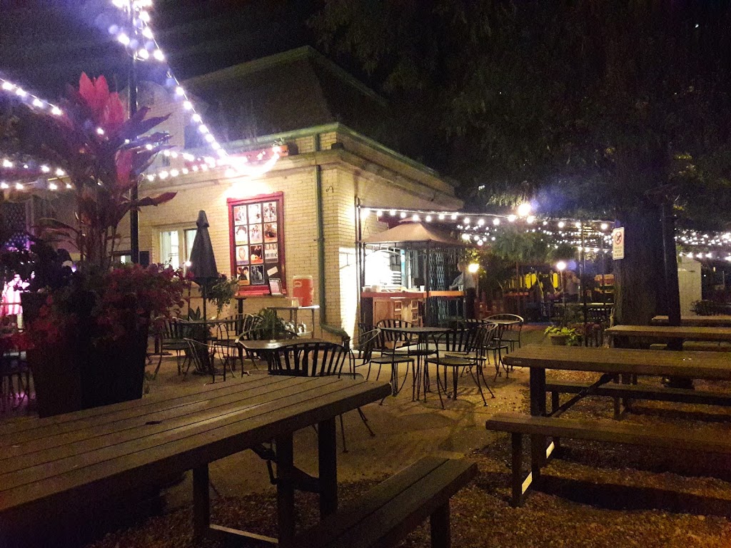 The Waterfront Cafe | cafe | 6219 N Sheridan Rd, Chicago, IL 60660, USA | 7737613294 OR +1 773-761-3294