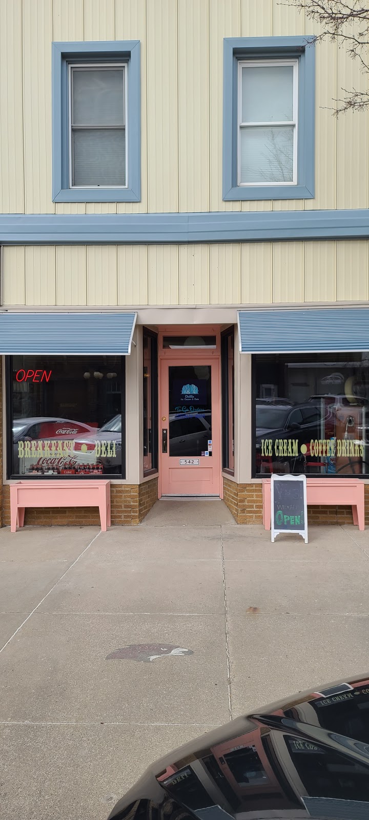 Chillo Ice Cream & Eats | restaurant | 542 2nd St, Traer, IA 50675, USA | 3194780014 OR +1 319-478-0014