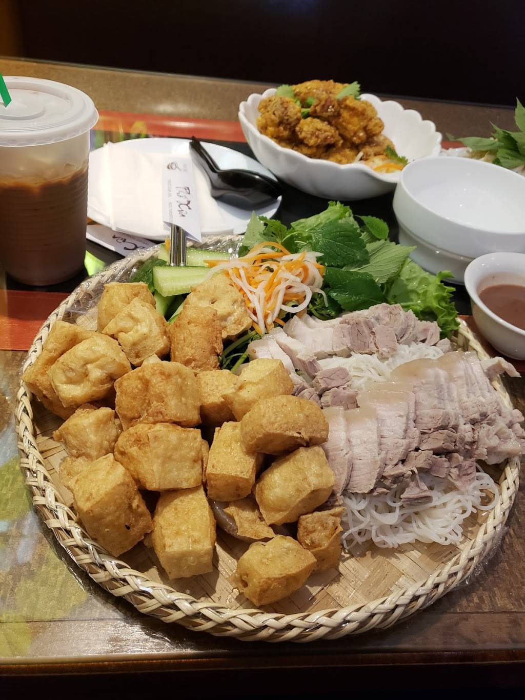 Pho Xua | restaurant | 1768 St Clair Ave W, Toronto, ON M6N 1J3, Canada | 4165199979 OR +1 416-519-9979