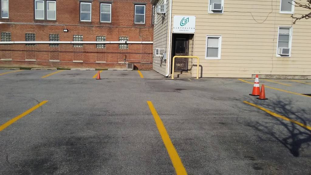 Robert C Lee Spring Grove Hotel | restaurant | 128 S Main St, Spring Grove, PA 17362, USA | 7172251132 OR +1 717-225-1132