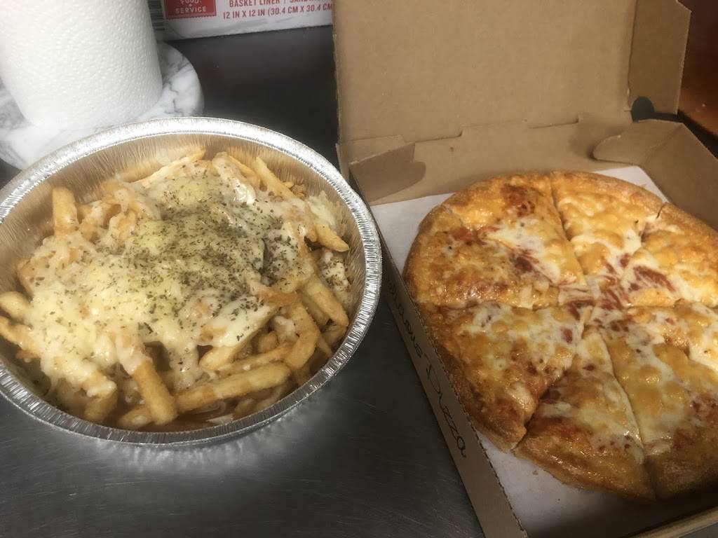 Family House Of Pizza | restaurant | 8 US-2, Newport, ME 04953, USA | 2073686277 OR +1 207-368-6277