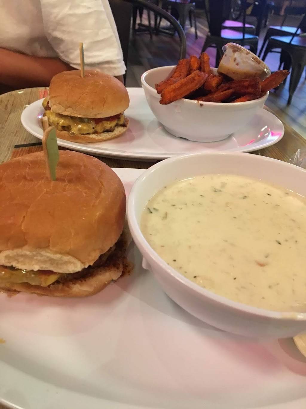 The Burger Bar by Wegmans | restaurant | 1245 Worcester St, Natick, MA 01760, USA | 5089600180 OR +1 508-960-0180