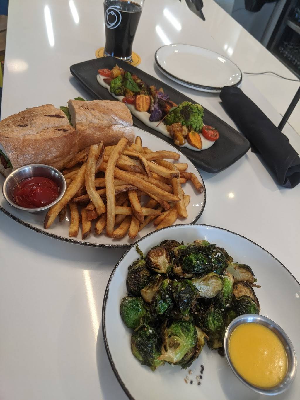 Local Group Brewing | restaurant | 1504 Chapman St, Houston, TX 77009, USA | 7134291884 OR +1 713-429-1884