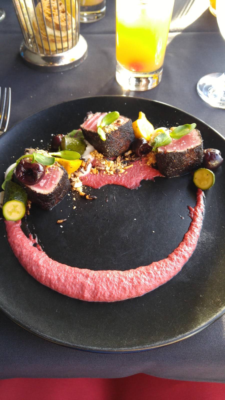 47e Parallèle | restaurant | 333 Rue Jacques-Parizeau, Québec, QC G1R 5G2, Canada | 4186924747 OR +1 418-692-4747