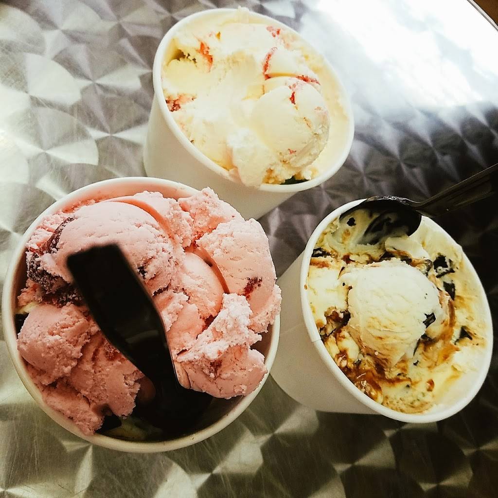 Guernsey Farms Dairy | restaurant | 21300 Novi Rd, Northville, MI 48167, USA | 2483491466 OR +1 248-349-1466