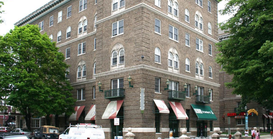 Maxies Pizza & Bar | restaurant | 3003 N Charles St, Baltimore, MD 21218, USA | 4108891113 OR +1 410-889-1113