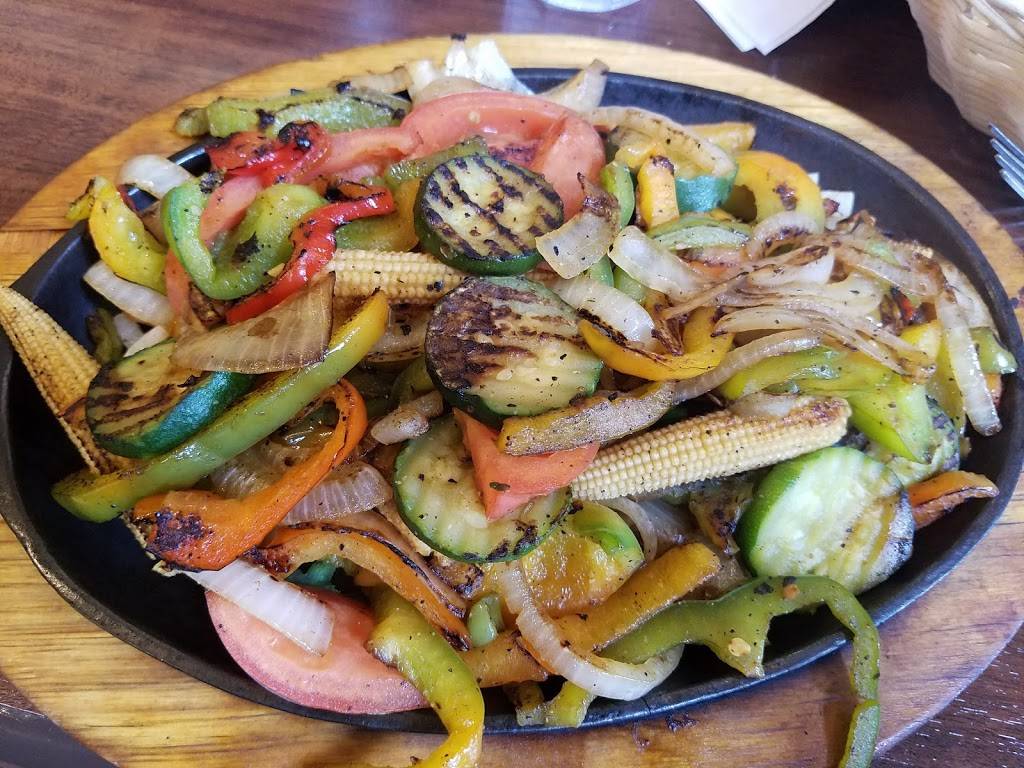 La Hacienda De Los Fernandez | restaurant | 1571 W Lake St, Addison, IL 60101, USA | 6309329551 OR +1 630-932-9551