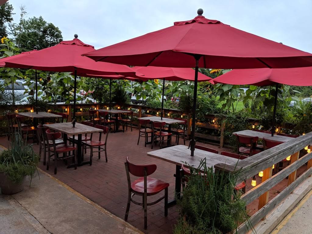 Farmhouse | restaurant | 43 S Main St, Newtown, CT 06470, USA | 2034912840 OR +1 203-491-2840