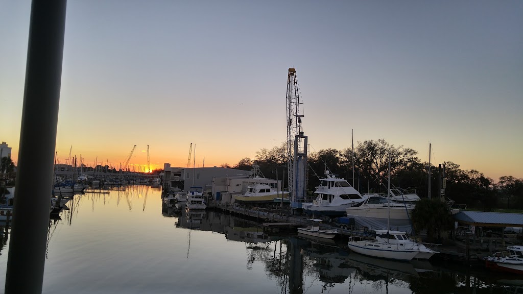 Brisbis Lakefront Restaurant & Bar | restaurant | 7400 Lakeshore Dr, New Orleans, LA 70124, USA | 5043044125 OR +1 504-304-4125