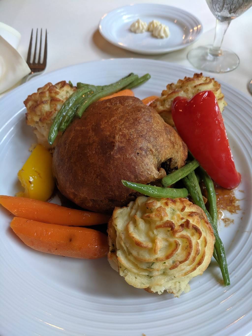 Castle Hill Restaurant | restaurant | 2910 VT-103, Cavendish, VT 05142, USA | 8022267361 OR +1 802-226-7361