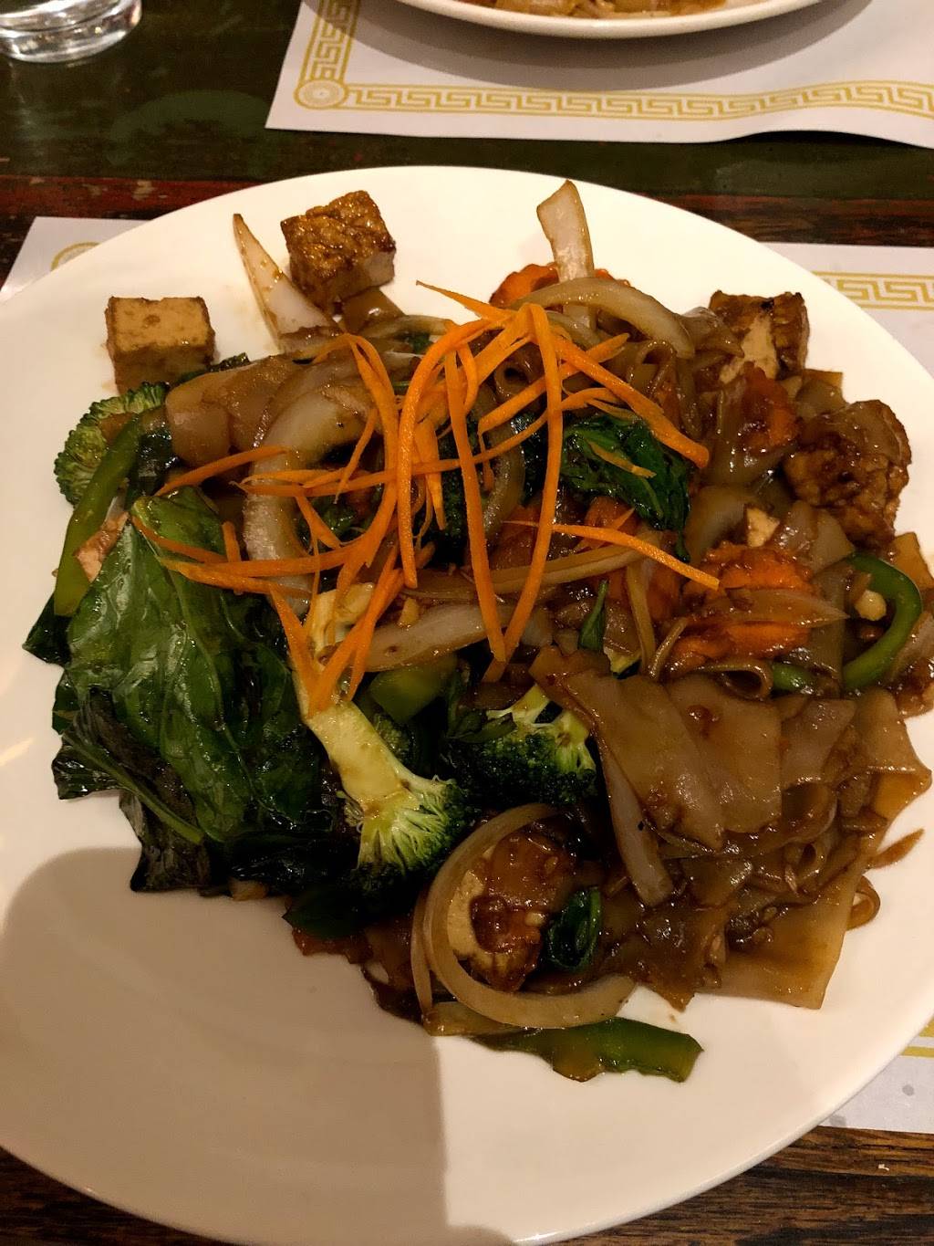 Phos Thai Cuisine | restaurant | 1108, 3332 N Lincoln Ave, Chicago, IL 60657, USA | 7737551995 OR +1 773-755-1995