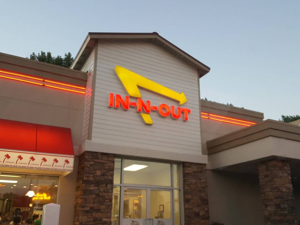 In-N-Out Burger | restaurant | 30296 Haun Rd, Menifee, CA 92584, USA | 8007861000 OR +1 800-786-1000