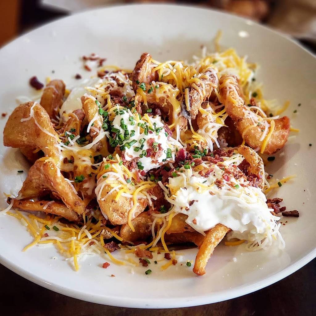 Tropics Bar & Grill | restaurant | 2005 Kalia Rd, Honolulu, HI 96815, USA | 8089494321 OR +1 808-949-4321