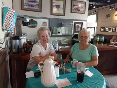 Bonnies Lunch Box | restaurant | 210 N Main St, Winnsboro, TX 75494, USA | 9033476075 OR +1 903-347-6075