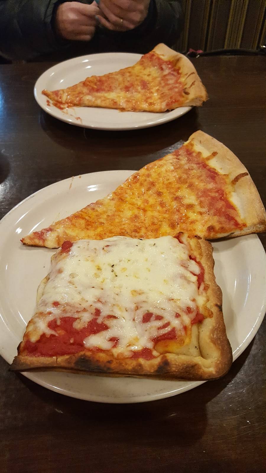 Middle Island Pizza | restaurant | 586 Middle Country Rd, Middle Island, NY 11953, USA | 6319240091 OR +1 631-924-0091