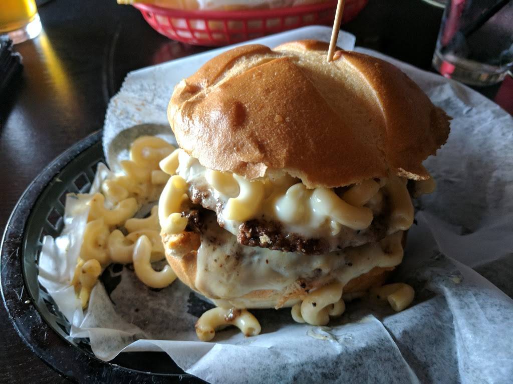 Luckys Last Chance | restaurant | 4421 Main St, Philadelphia, PA 19127, USA | 2155096005 OR +1 215-509-6005