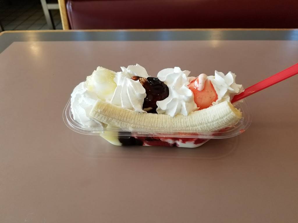 Dairy Queen | restaurant | 2602 N Park Rd, Connersville, IN 47331, USA | 7658250918 OR +1 765-825-0918