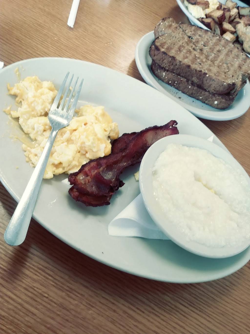 Darrells Dog Gone Good Diner | restaurant | 4409 NW Blitchton Rd, Ocala, FL 34482, USA | 3528677070 OR +1 352-867-7070