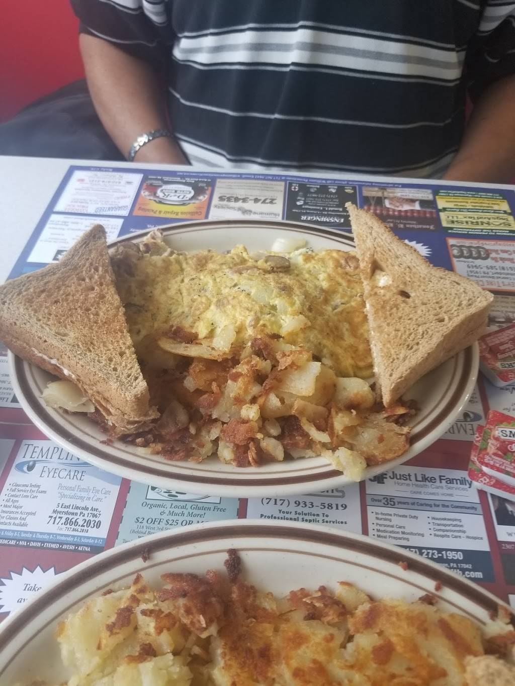 Rocky Family Restaurant | restaurant | 4055 Conrad Weiser Pkwy, Womelsdorf, PA 19567, USA | 4849305134 OR +1 484-930-5134