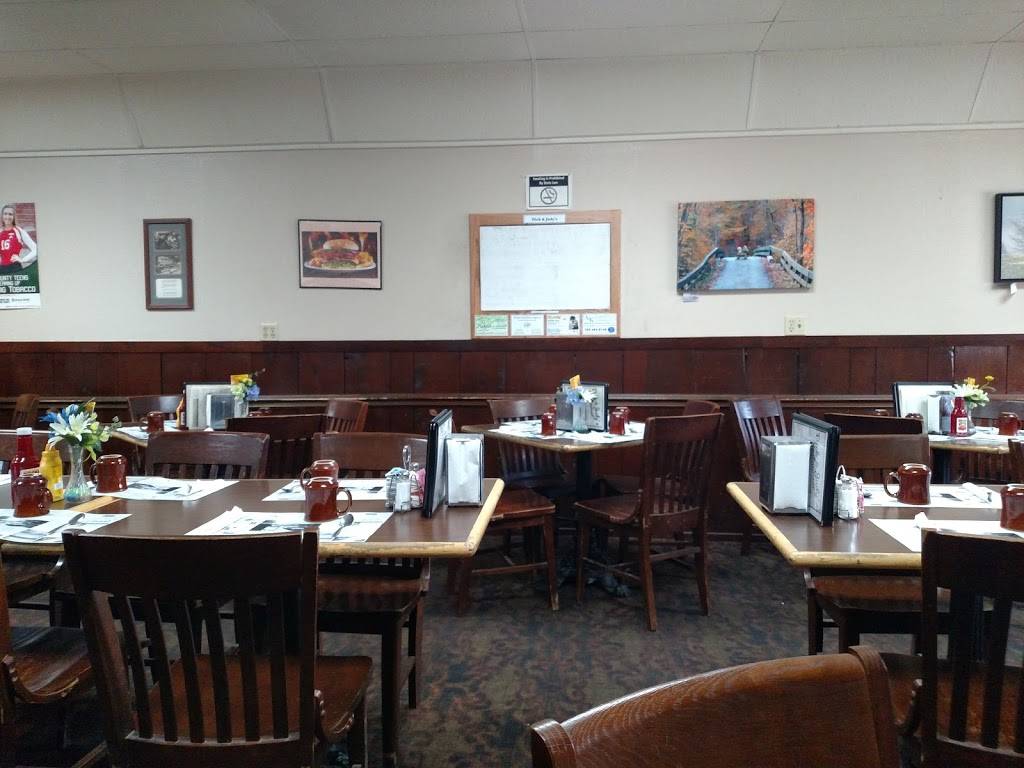 Dick & Judys Restaurant | restaurant | 11 W Main St, Jamestown, IN 46147, USA | 7656765707 OR +1 765-676-5707