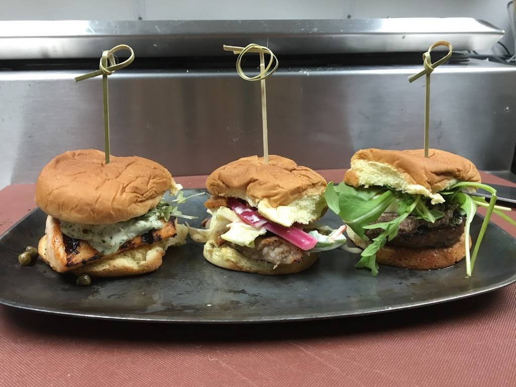 Riviera Bar and Grille | restaurant | 2150 Riverside Dr, Green Bay, WI 54301, USA | 9202462827 OR +1 920-246-2827