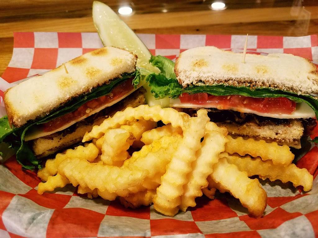 Bar On The Green | restaurant | 907 E Broad St, Cookeville, TN 38501, USA | 9318549994 OR +1 931-854-9994