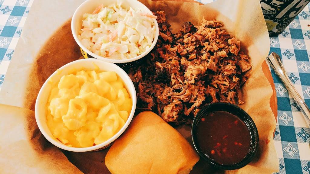 Dickeys Barbecue Pit | restaurant | 8225 Greenway Blvd Ste 120, Middleton, WI 53562, USA | 6088729000 OR +1 608-872-9000