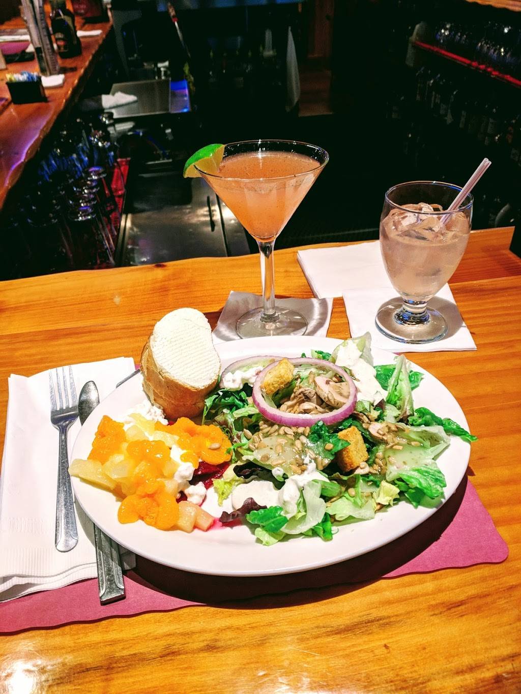 The Lodge Pub & Eatery | restaurant | 40 Breakneck Hill Rd, Lincoln, RI 02865, USA | 4017258510 OR +1 401-725-8510