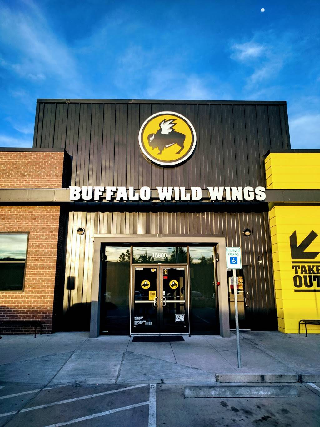 Buffalo Wild Wings | restaurant | 15800 North Fwy, Houston, TX 77090, USA | 2814430760 OR +1 281-443-0760