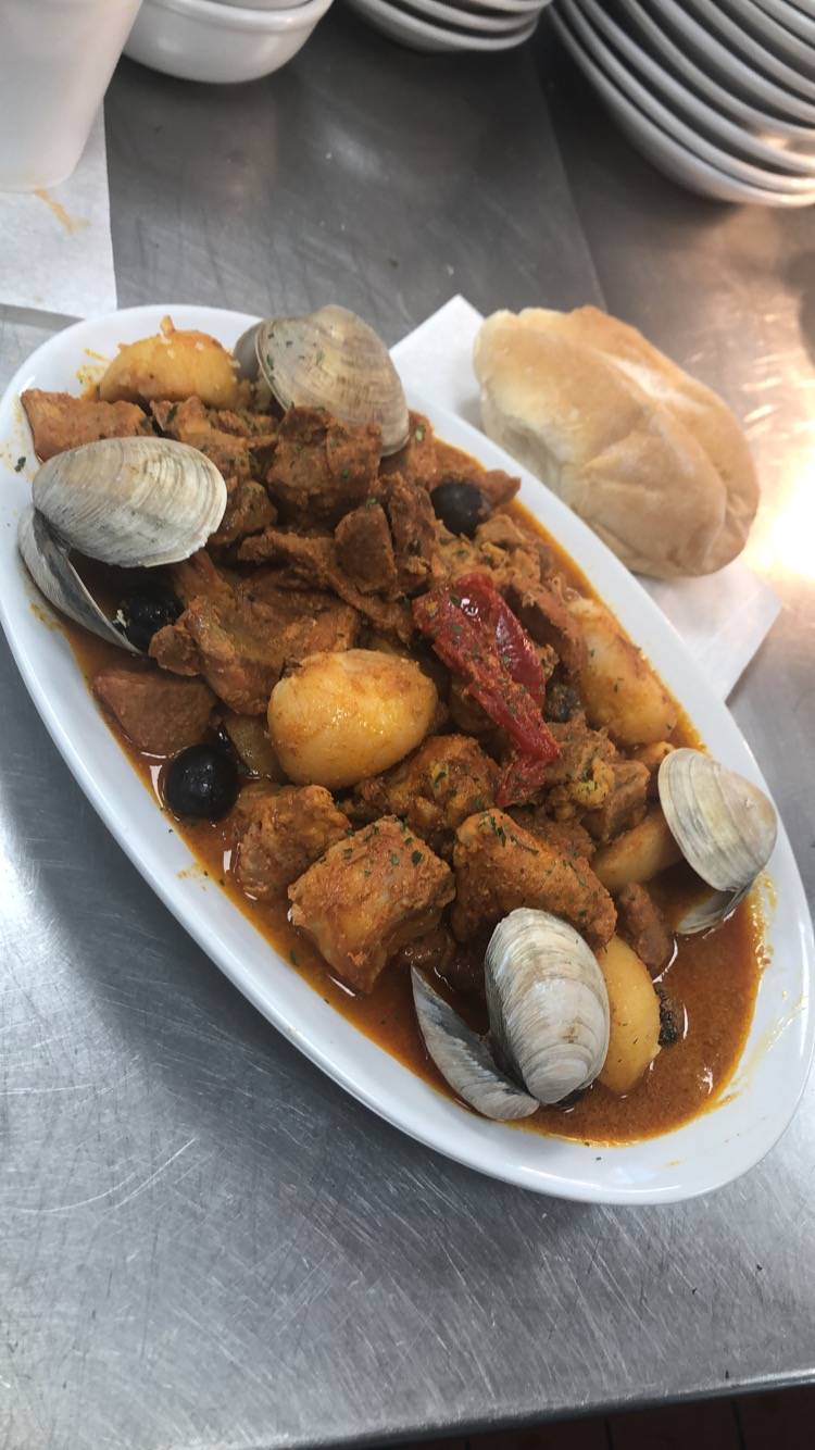 Two Sisters LLC | restaurant | 123 Branscomb St, New Bedford, MA 02745, USA | 7744882651 OR +1 774-488-2651