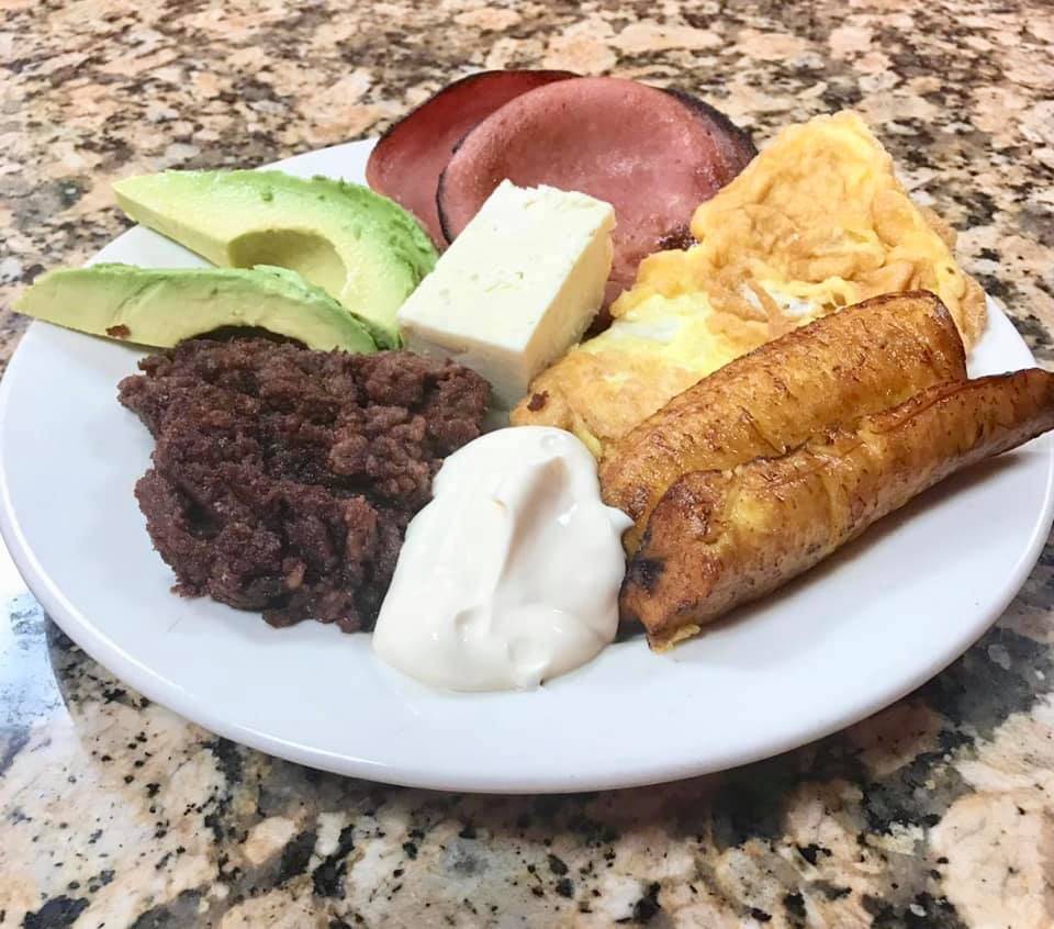 Como En Casa Deli Restaurant | restaurant | 377 B Nassau Rd, Roosevelt, NY 11575, USA | 5162083180 OR +1 516-208-3180