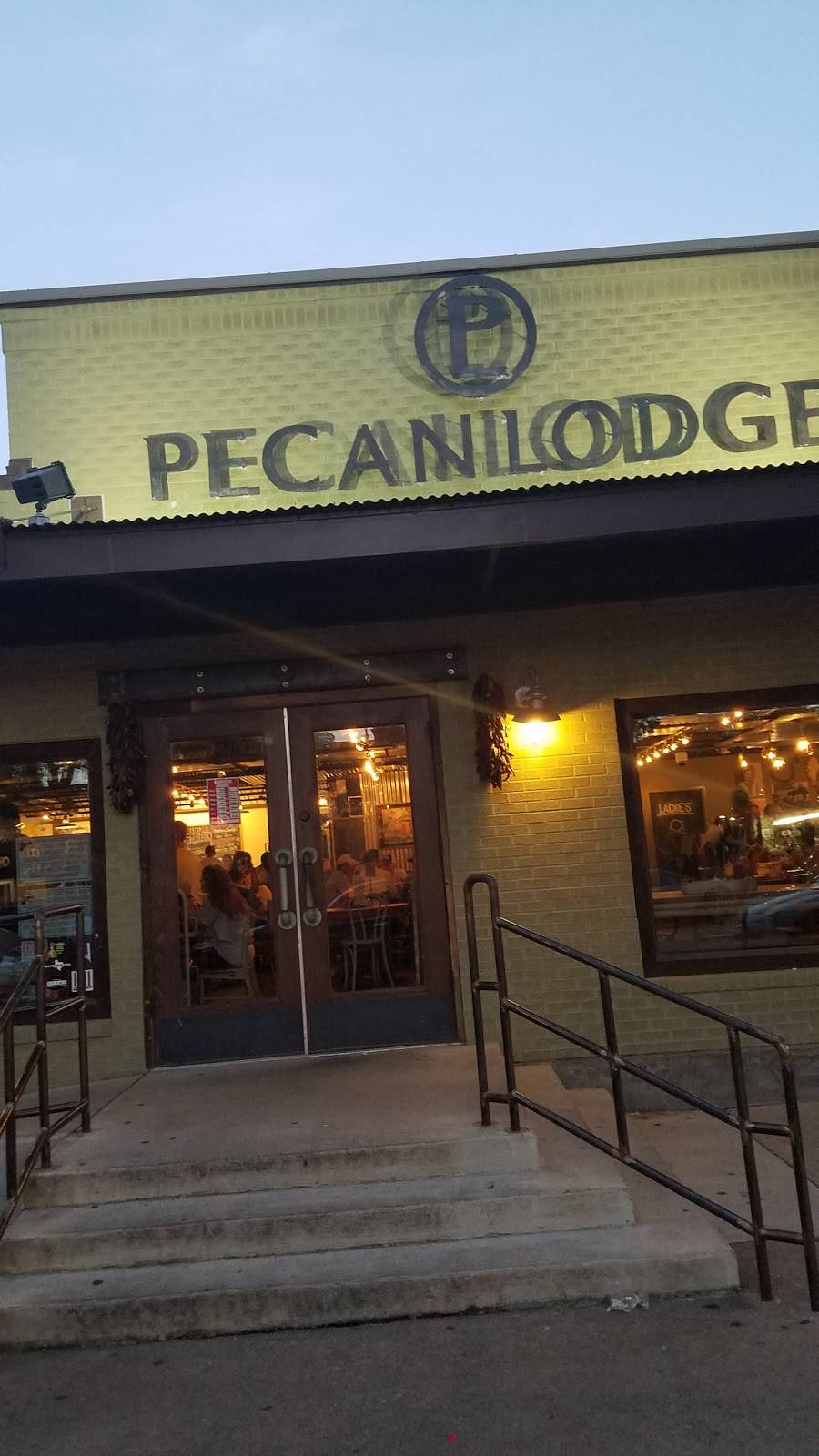 Pecan Lodge | restaurant | 2702 Main St, Dallas, TX 75226, USA | 2147488900 OR +1 214-748-8900