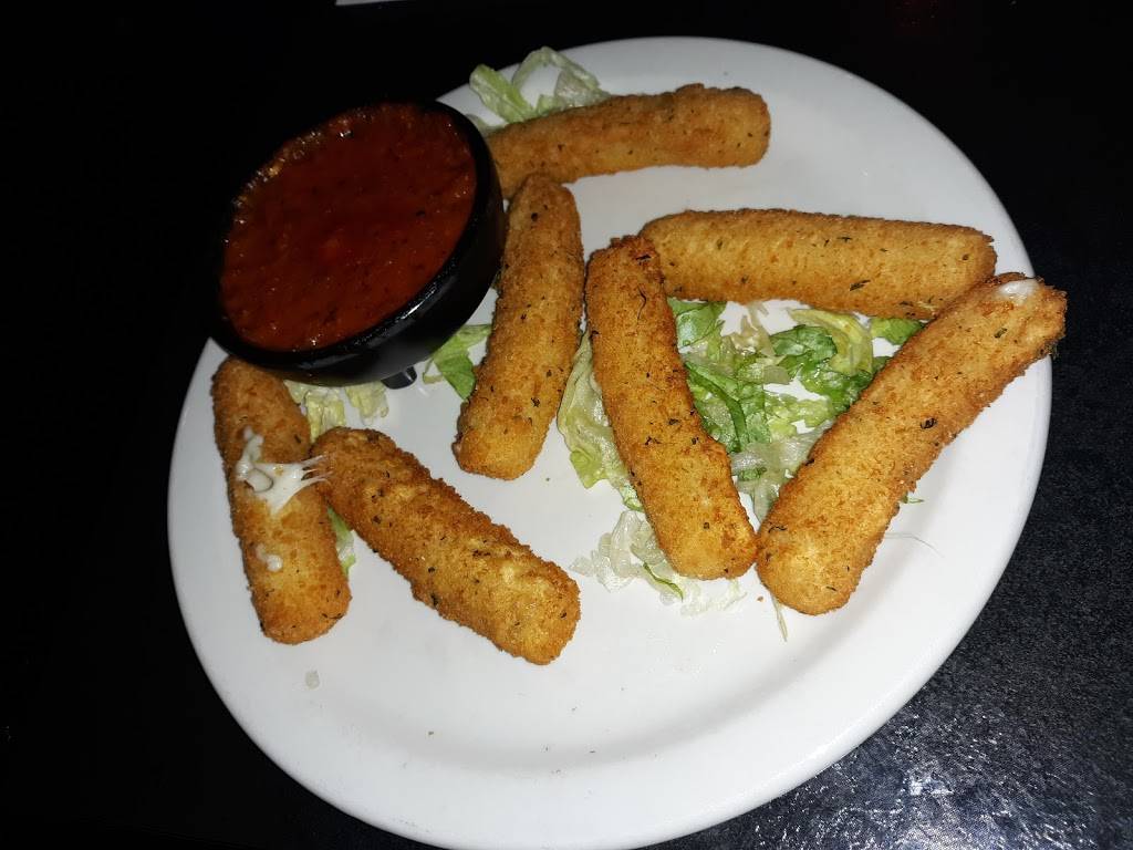 Louis Bar & Grill | restaurant | 1018 S College St, Winchester, TN 37398, USA | 9313135556 OR +1 931-313-5556