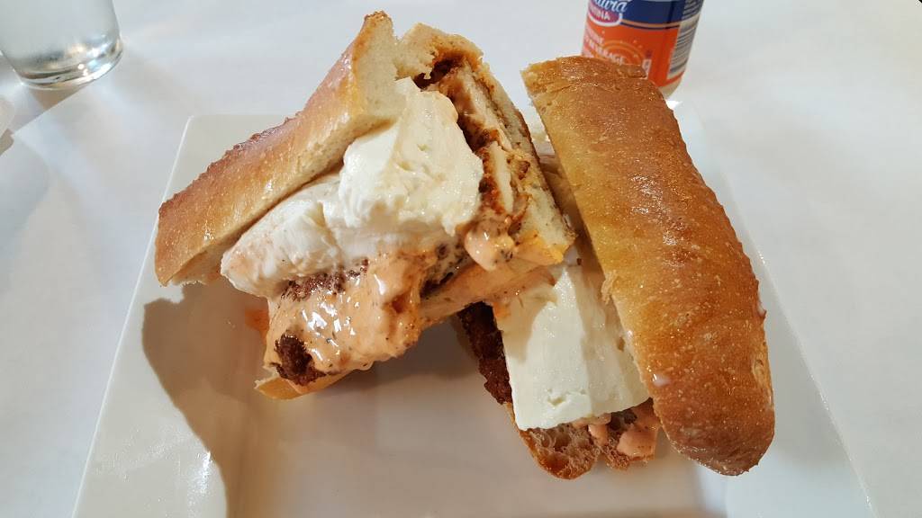 Annabellas House of Mozzarella | restaurant | 900 Paterson Plank Rd, East Rutherford, NJ 07073, USA | 2018040303 OR +1 201-804-0303