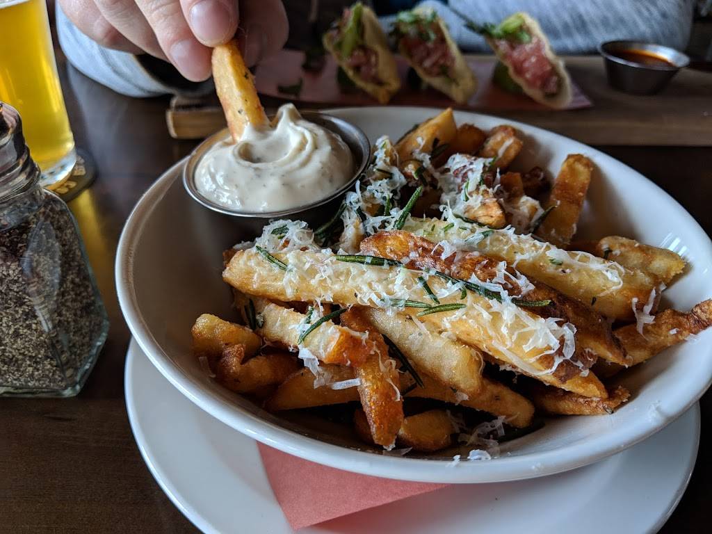 Beertown Public House | restaurant | 561 Hespeler Rd #1A, Cambridge, ON N1R 6J4, Canada | 5196290288 OR +1 519-629-0288