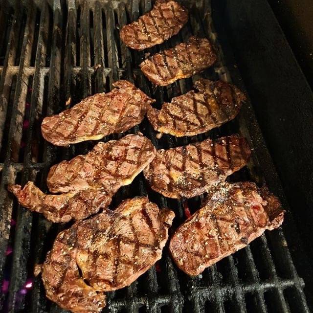 Big Bite Gourmet Burgers | restaurant | 1822 Whites Road, Pickering, ON L1V 4M1, Canada | 9054923410 OR +1 905-492-3410