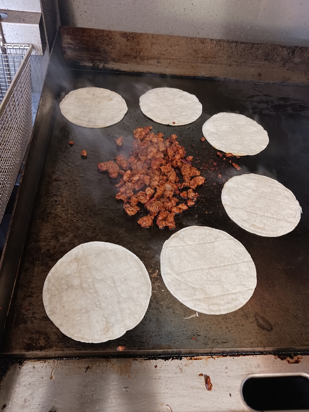 Taqueria y Pupuseria Grace | restaurant | 2400 Lansdowne Rd, Lansdowne, MD 21227, USA | 4439782949 OR +1 443-978-2949