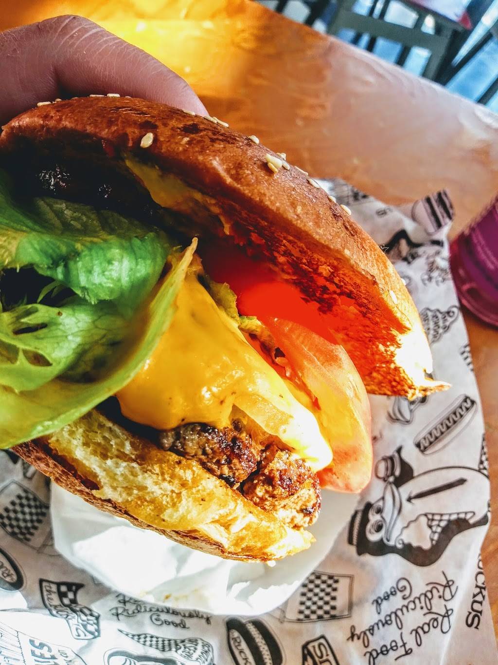 Milwaukee Brat House | restaurant | 4022 N Oakland Ave, Shorewood, WI 53211, USA | 4145395826 OR +1 414-539-5826