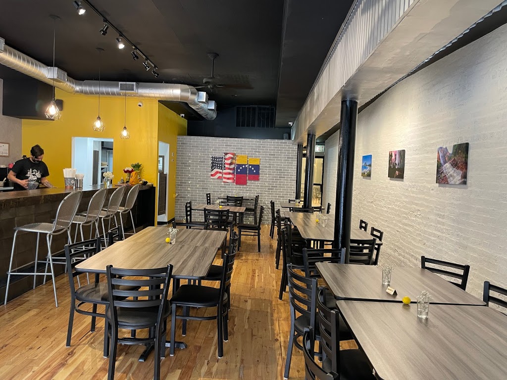 Rica Arepa Venezuelan Restaurant 2 Lakeview | restaurant | 2913 N Lincoln Ave, Chicago, IL 60657, USA | 3127300405 OR +1 312-730-0405