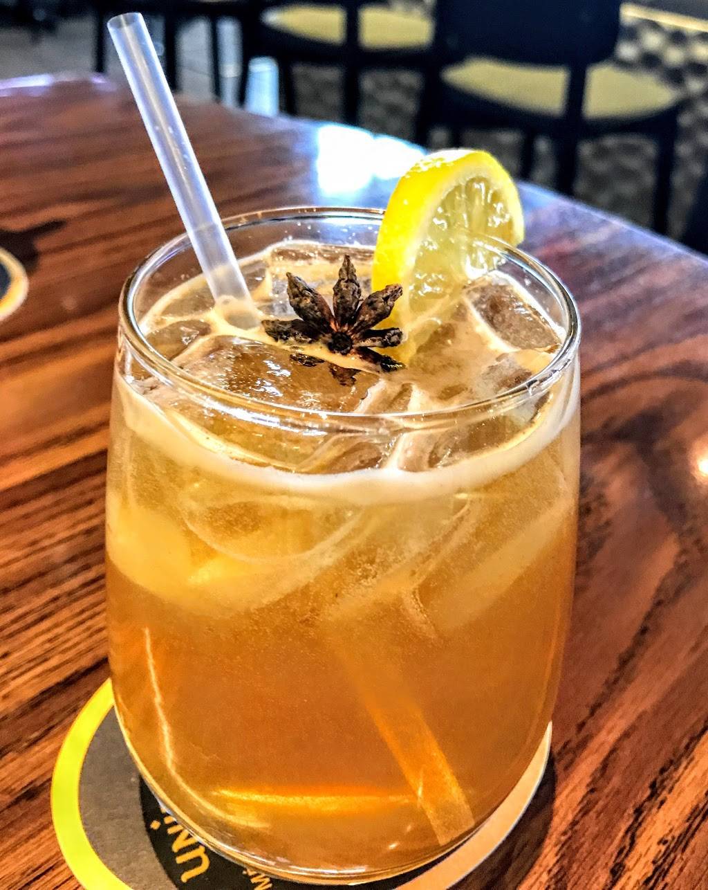 Rôtisserie St-Hubert | restaurant | 107 Chemin Saint-François-Xavier, Candiac, QC J5R 3X8, Canada | 5143855555 OR +1 514-385-5555