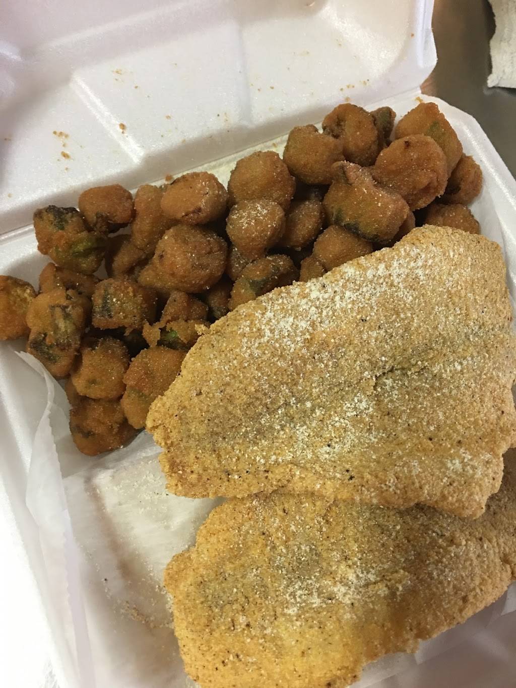 Sharks fish and chicken wynnton | restaurant | 1841 Wynnton Rd, Columbus, GA 31906, USA | 7062250361 OR +1 706-225-0361