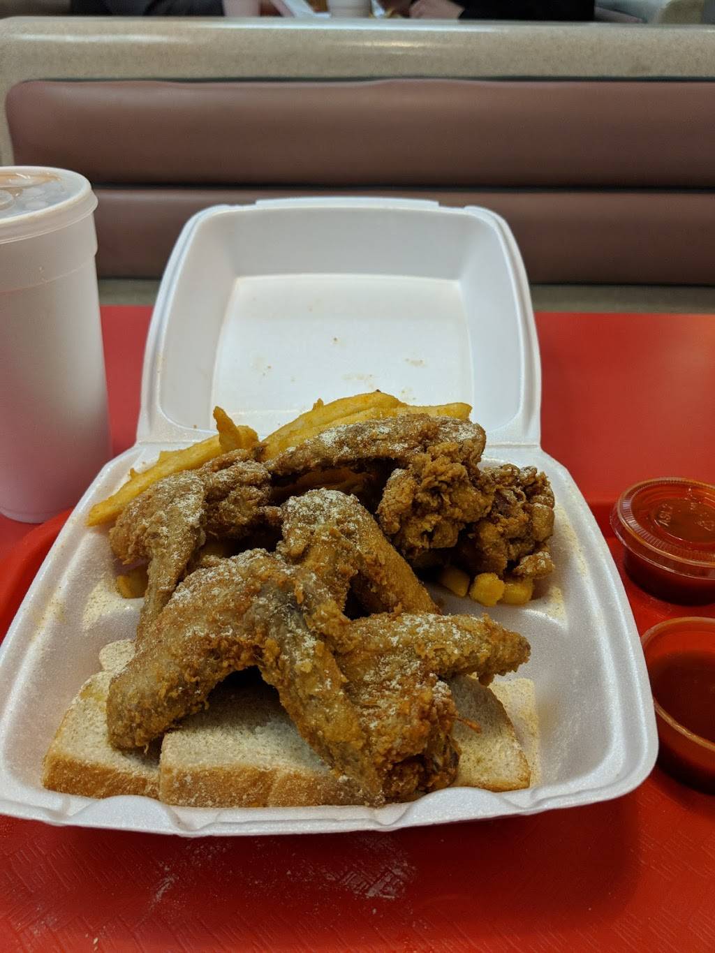 J J Fish & Chicken | restaurant | 1647 University Ave W, St Paul, MN 55104, USA | 6512513497 OR +1 651-251-3497