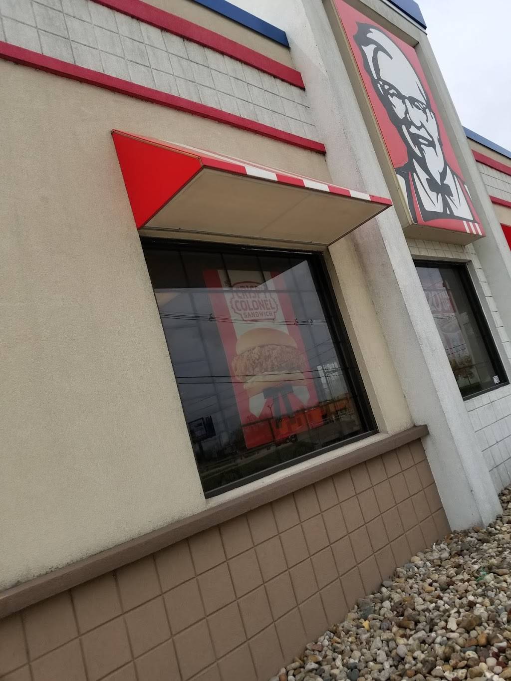 KFC | restaurant | 1706 W Market St, Bloomington, IL 61701, USA | 3098298932 OR +1 309-829-8932